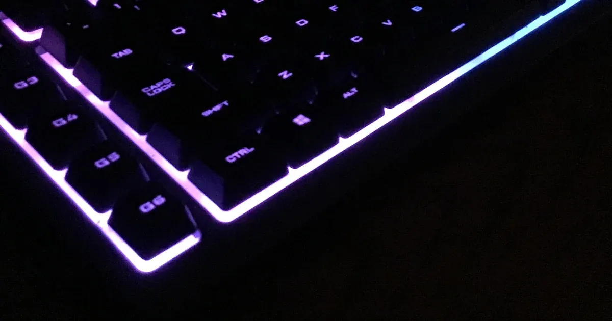 Батарея ноутбука: заряд 80%, тепло и мифы про «калибровку каждую неделю»